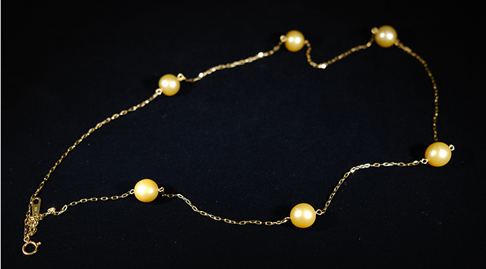 Pearl Necklace Image 1